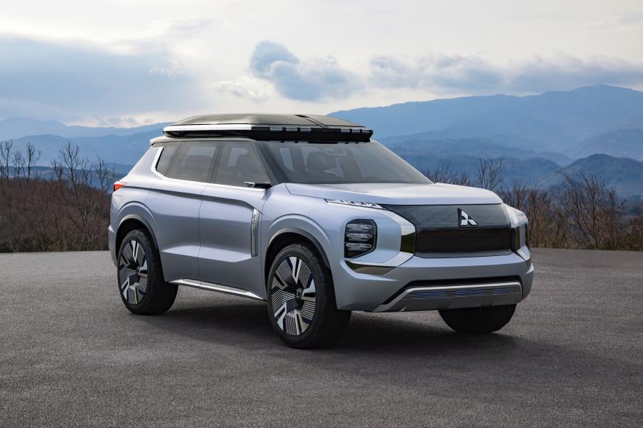  Mitsubishi Engelberg Tourer 2019 года  (фото 1 из 38)